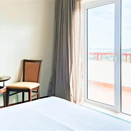 Hotel Amazonia Jamor 4*